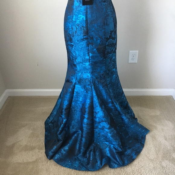 Plunging brocade jacquard Vee mermaid dress gown - Picture 7 of 8